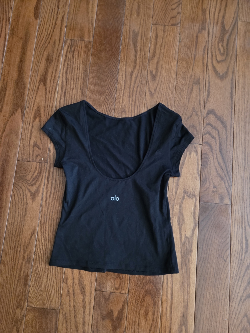 ALO Yoga Black Scoop Neck Short Sleeve Crop Tee
